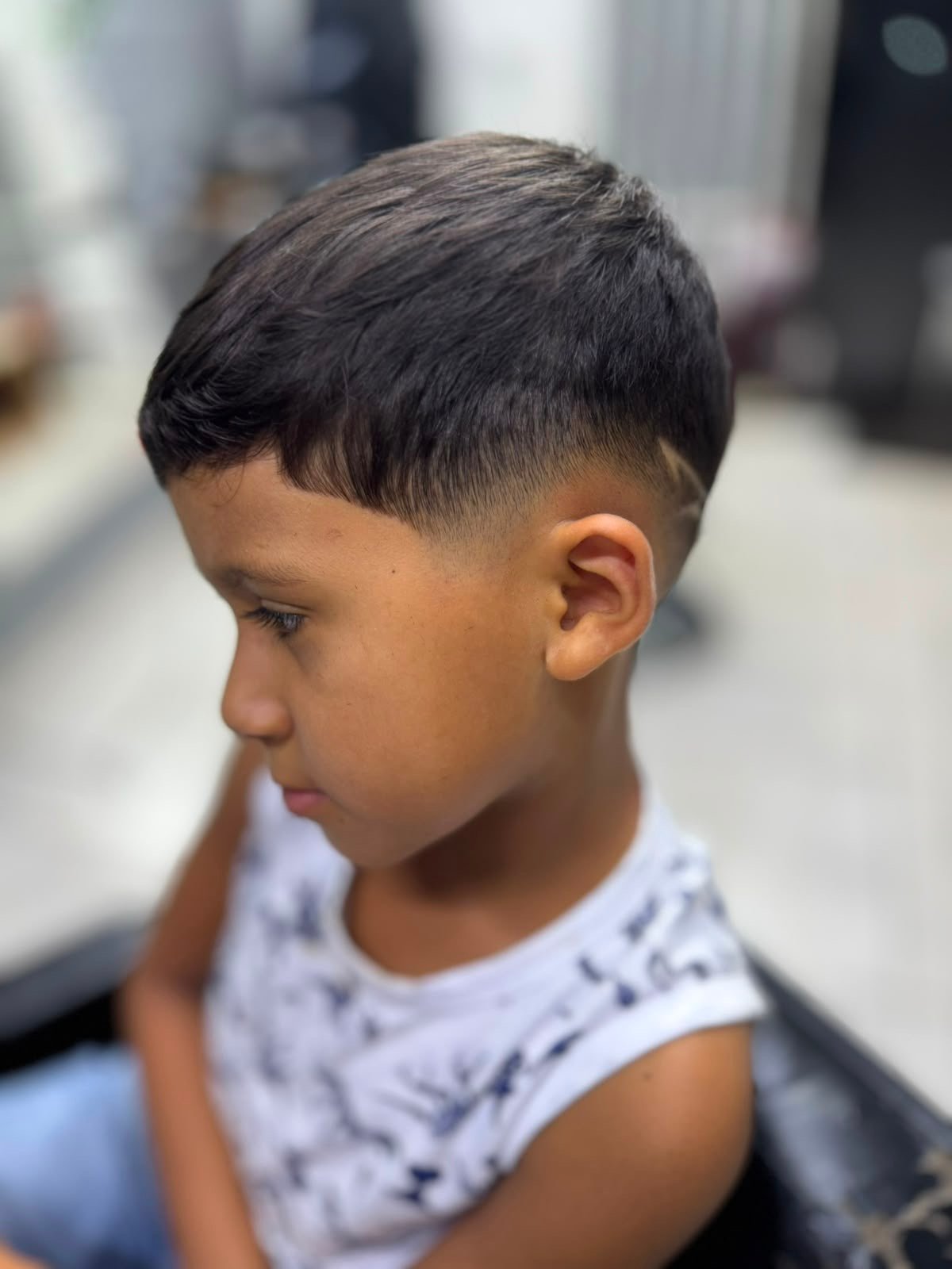 Buzz cut com contorno